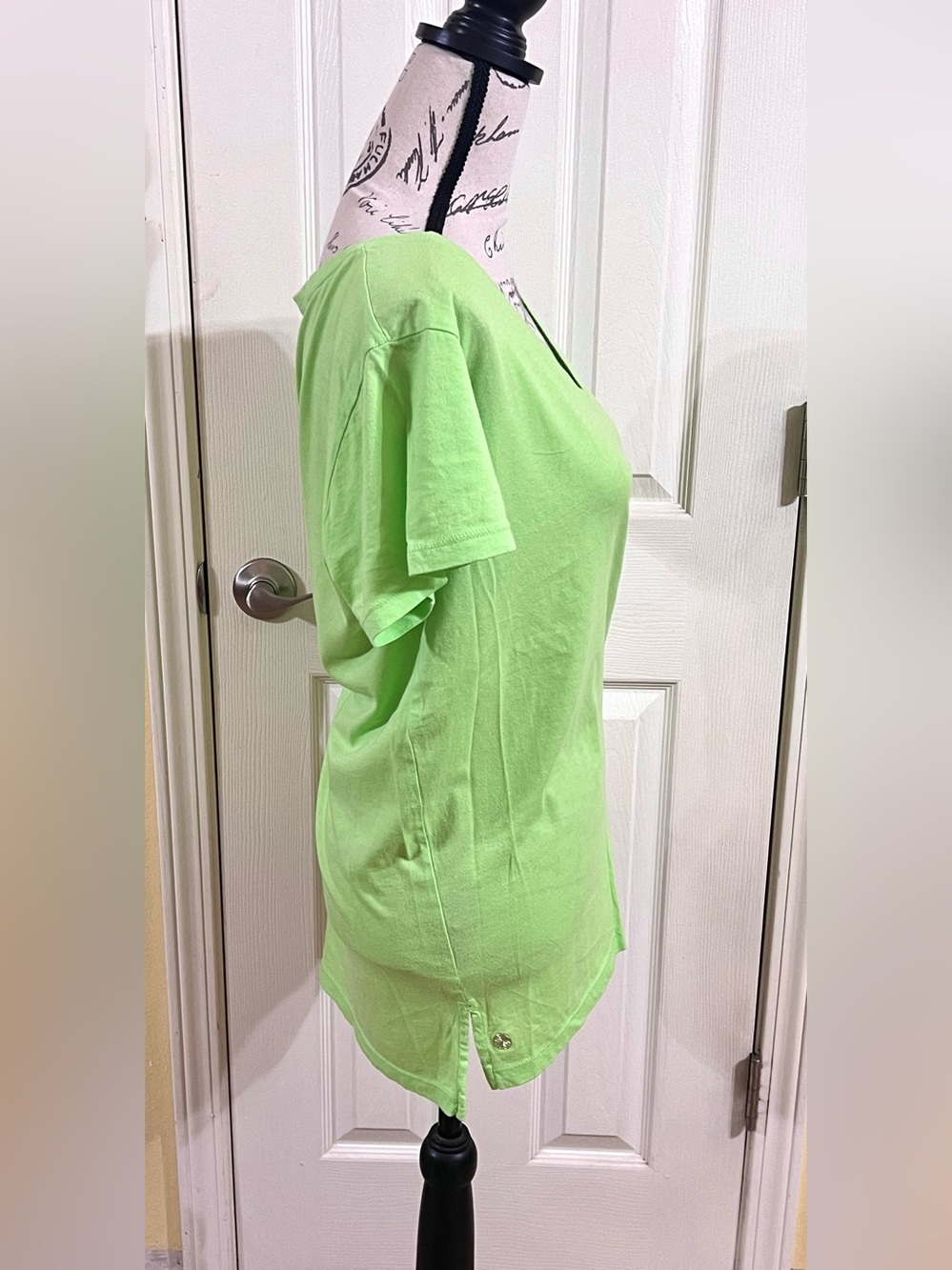 NWOT- Lilly Pulitzer Lime Green Etta V- Neck Tee. - Picture 4 of 10